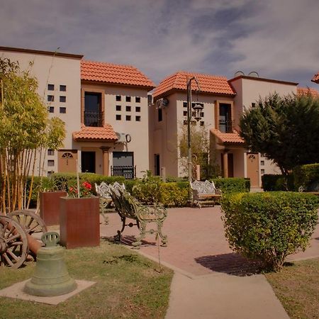 Suites Cervantes Chihuahua Extérieur photo
