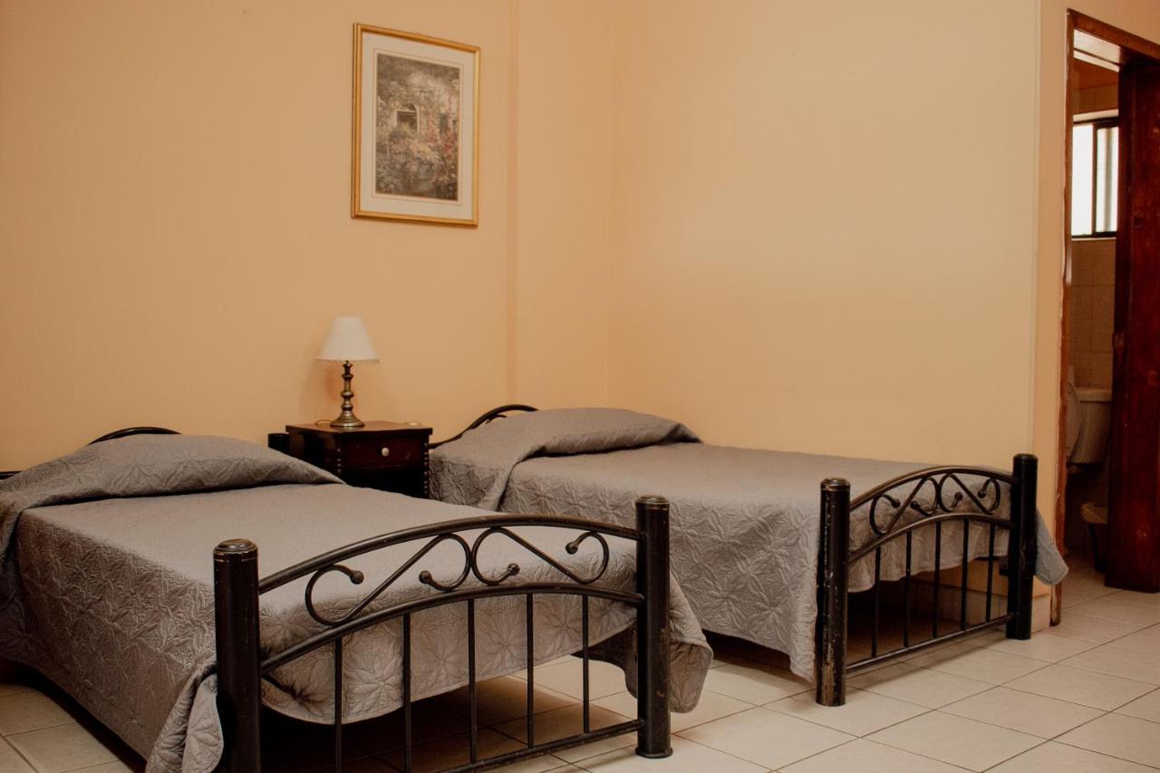 Suites Cervantes Chihuahua Extérieur photo