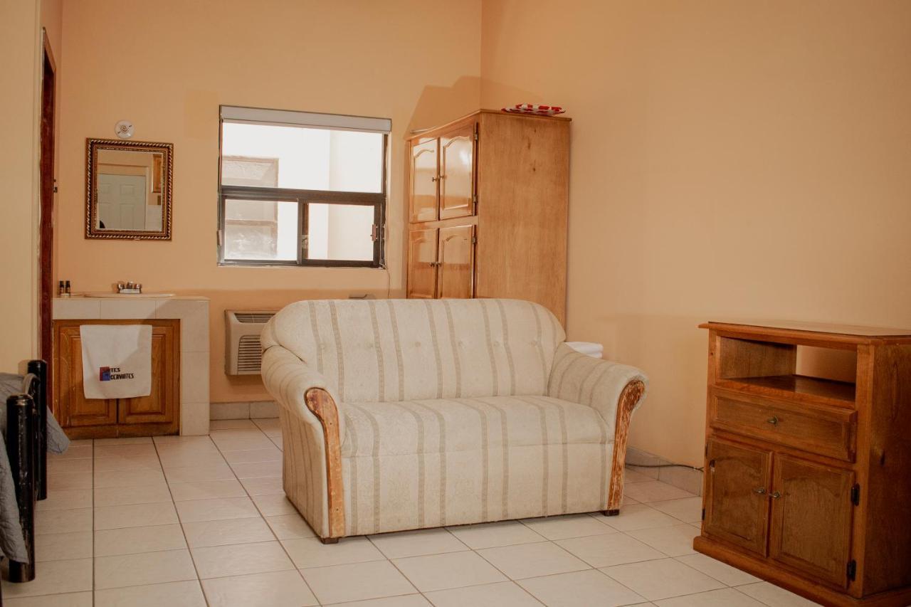 Suites Cervantes Chihuahua Extérieur photo