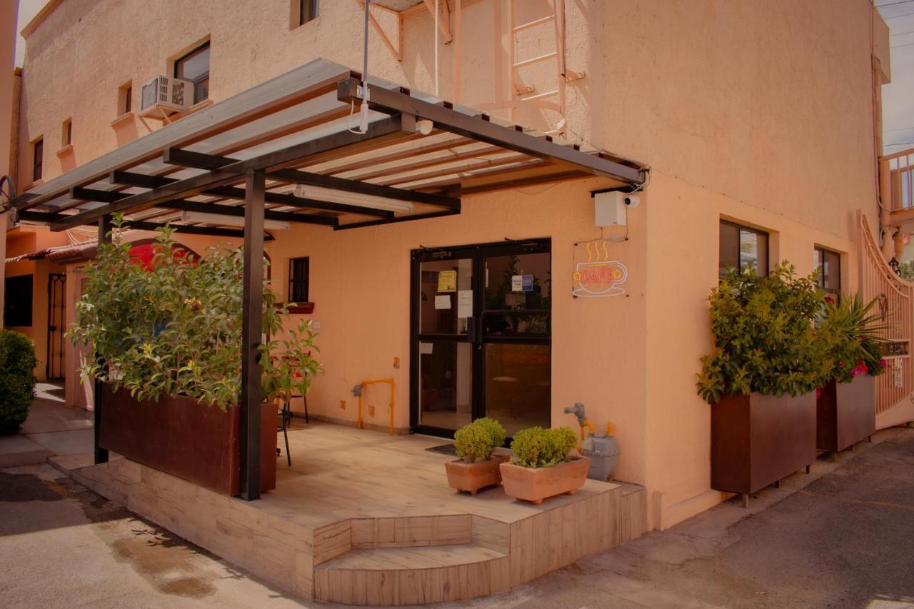 Suites Cervantes Chihuahua Extérieur photo