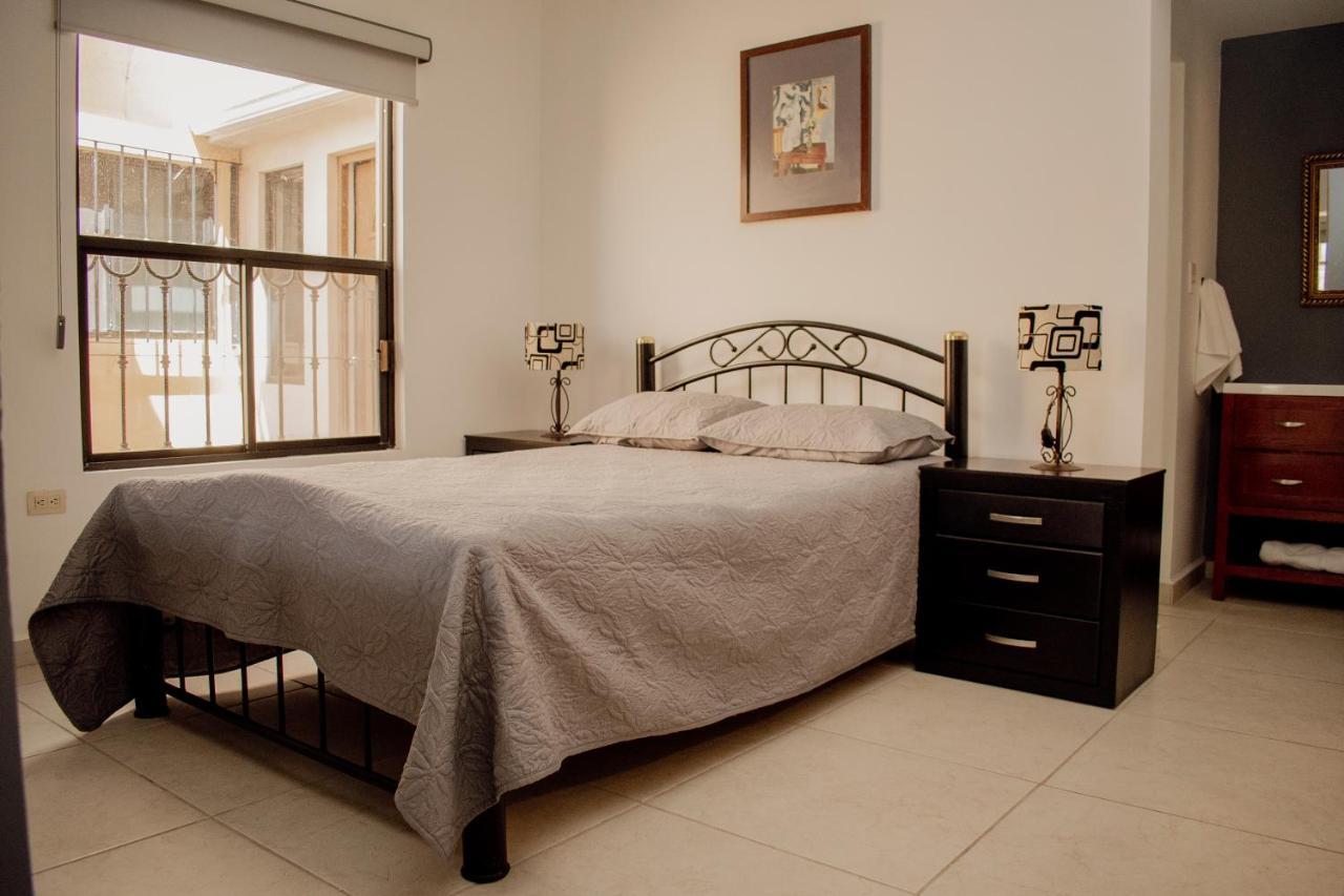 Suites Cervantes Chihuahua Extérieur photo
