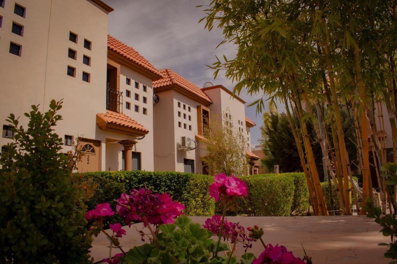 Suites Cervantes Chihuahua Extérieur photo