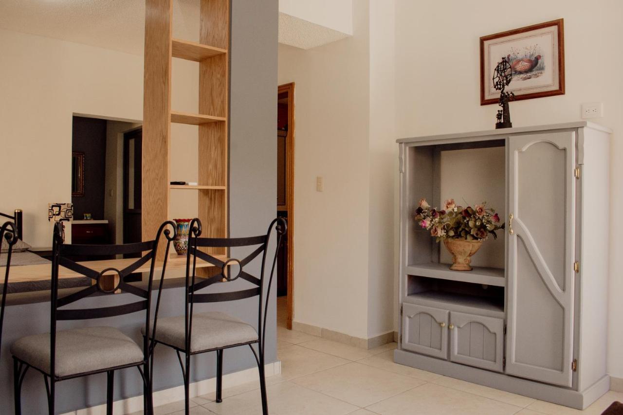 Suites Cervantes Chihuahua Extérieur photo