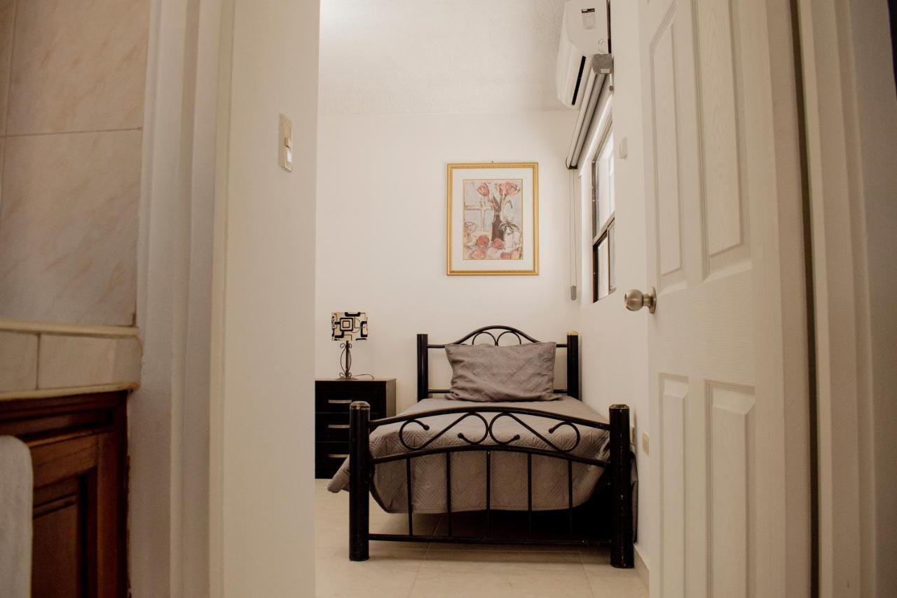 Suites Cervantes Chihuahua Extérieur photo